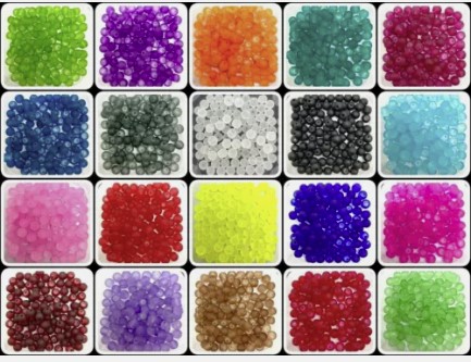 Beads for making jewelry in different colors. 